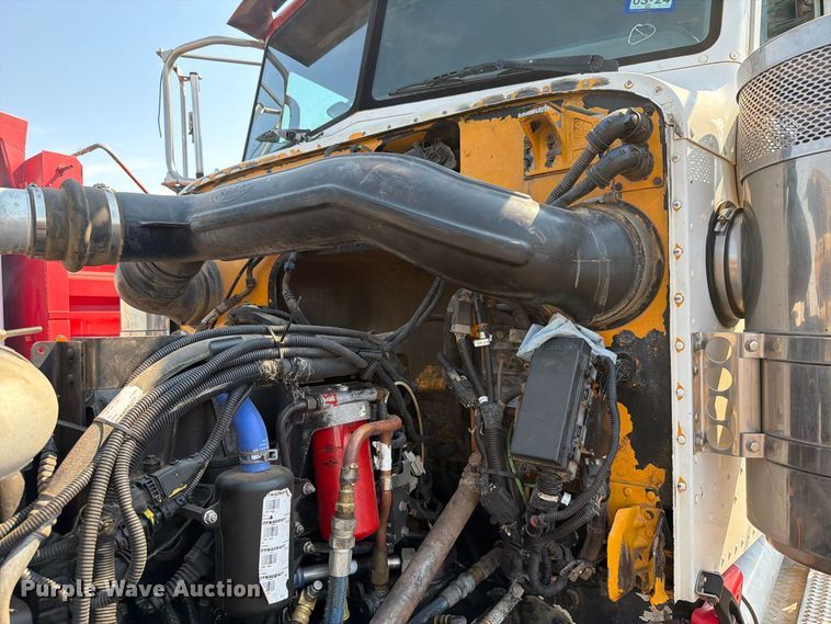 image for item EW8749 2011 Peterbilt 388 dump truck