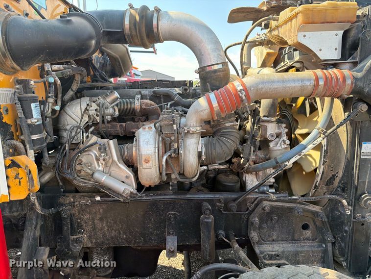 image for item EW8749 2011 Peterbilt 388 dump truck
