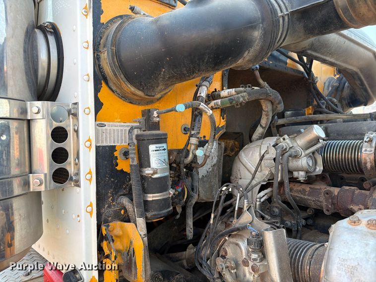 image for item EW8749 2011 Peterbilt 388 dump truck