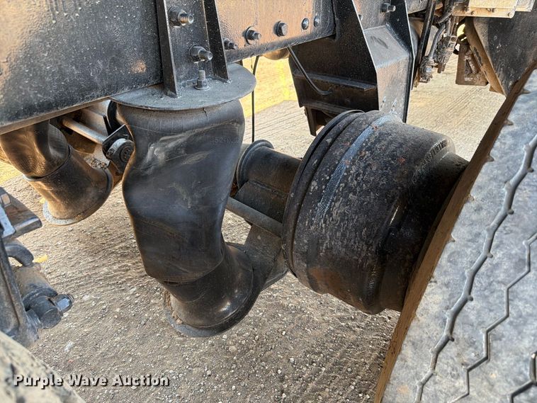 image for item EW8749 2011 Peterbilt 388 dump truck