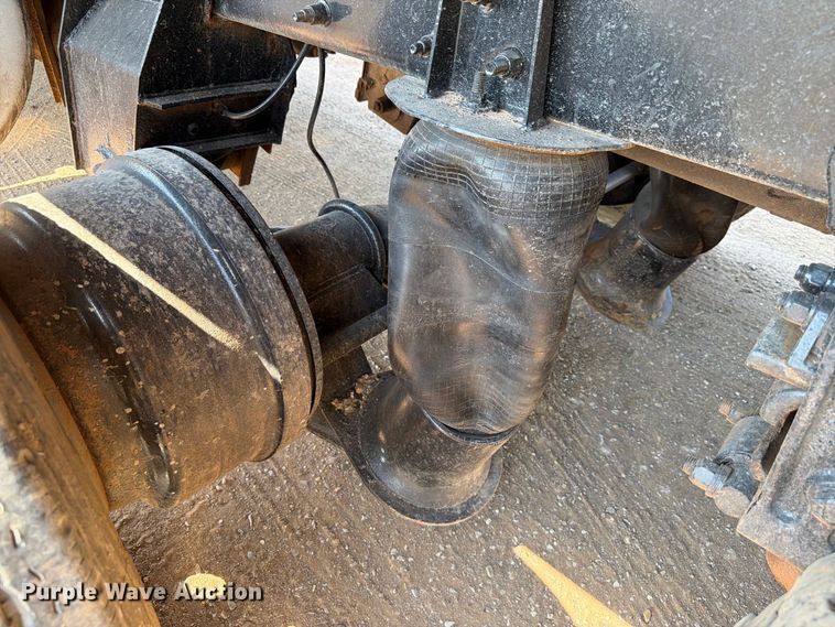image for item EW8749 2011 Peterbilt 388 dump truck