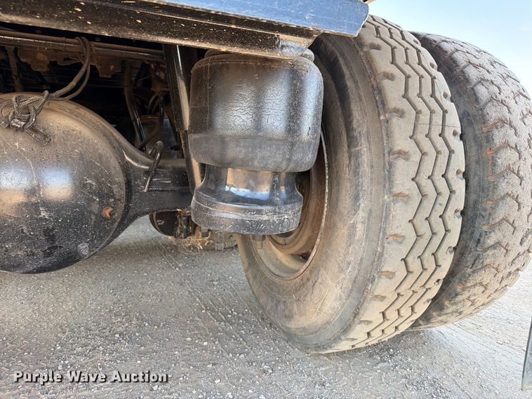 image for item EW8749 2011 Peterbilt 388 dump truck