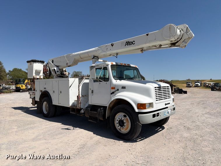 image for item EW8810 2001 International 4700 bucket truck
