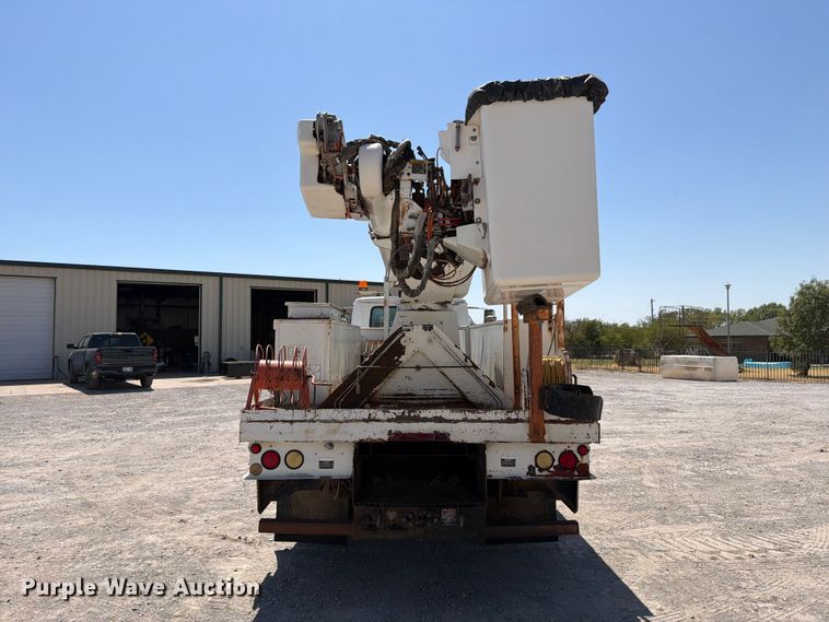 image for item EW8810 2001 International 4700 bucket truck