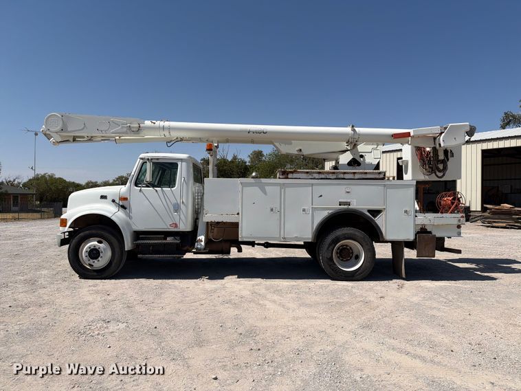 image for item EW8810 2001 International 4700 bucket truck
