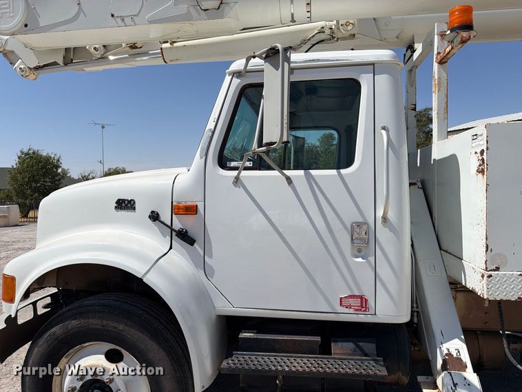 image for item EW8810 2001 International 4700 bucket truck