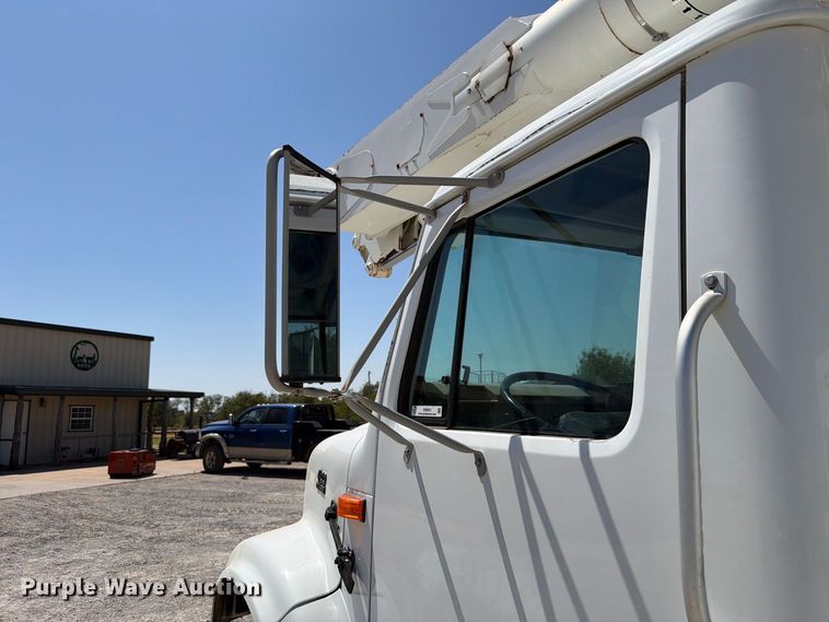image for item EW8810 2001 International 4700 bucket truck