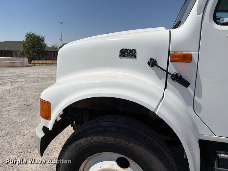 image for item EW8810 2001 International 4700 bucket truck