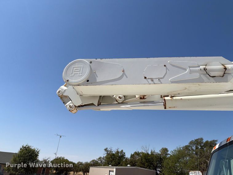 image for item EW8810 2001 International 4700 bucket truck