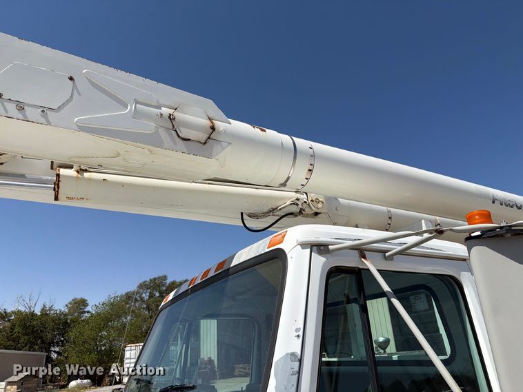 image for item EW8810 2001 International 4700 bucket truck