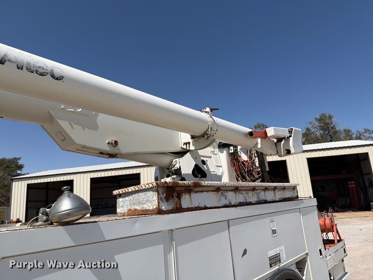 image for item EW8810 2001 International 4700 bucket truck