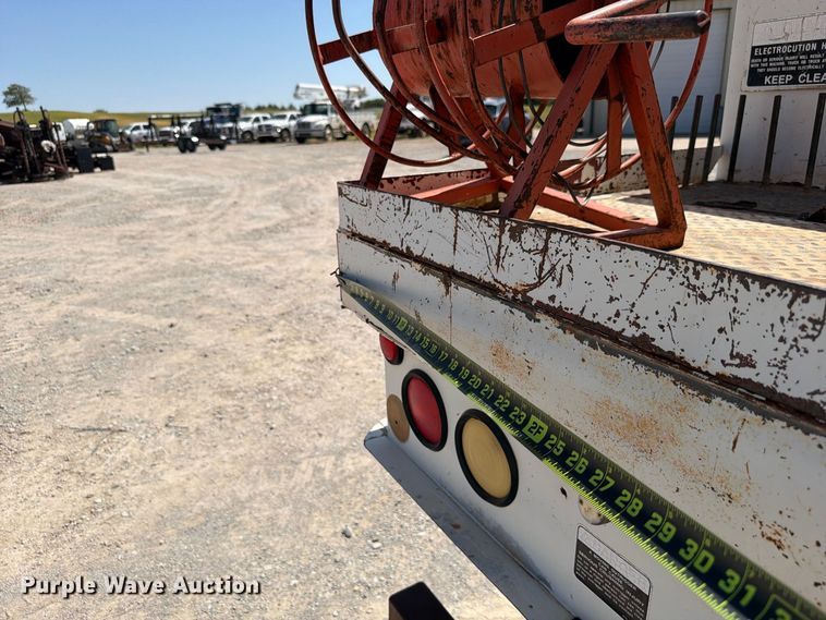 image for item EW8810 2001 International 4700 bucket truck
