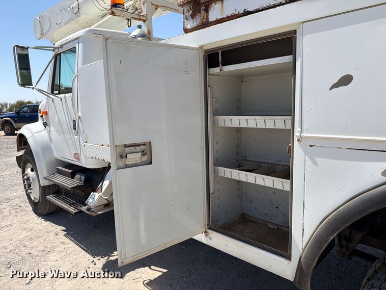 image for item EW8810 2001 International 4700 bucket truck