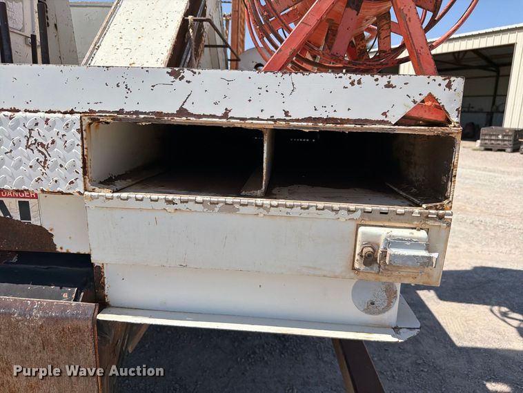 image for item EW8810 2001 International 4700 bucket truck
