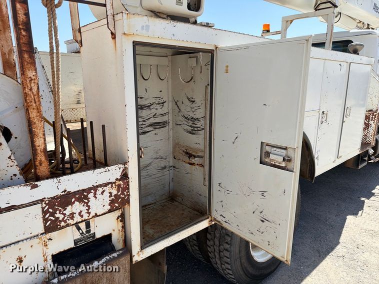 image for item EW8810 2001 International 4700 bucket truck