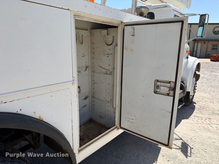 image for item EW8810 2001 International 4700 bucket truck
