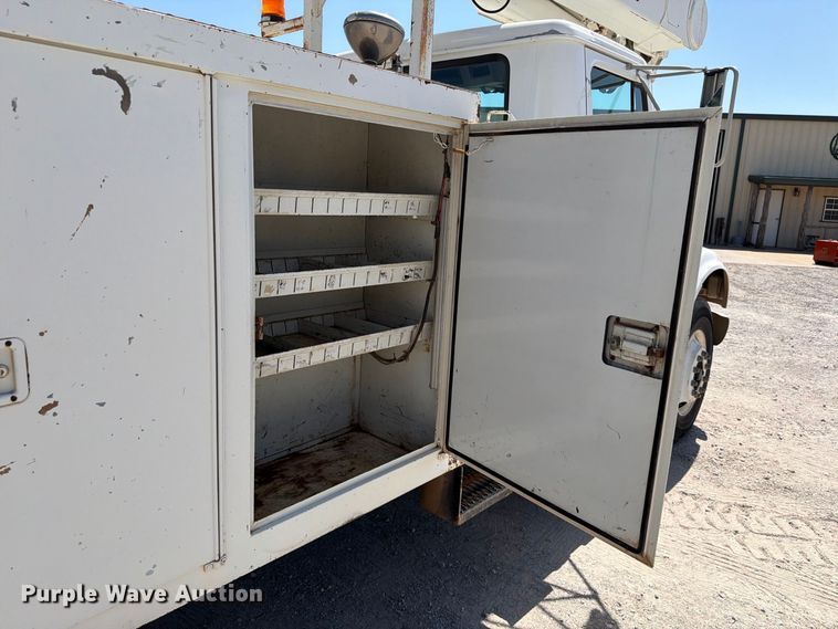 image for item EW8810 2001 International 4700 bucket truck