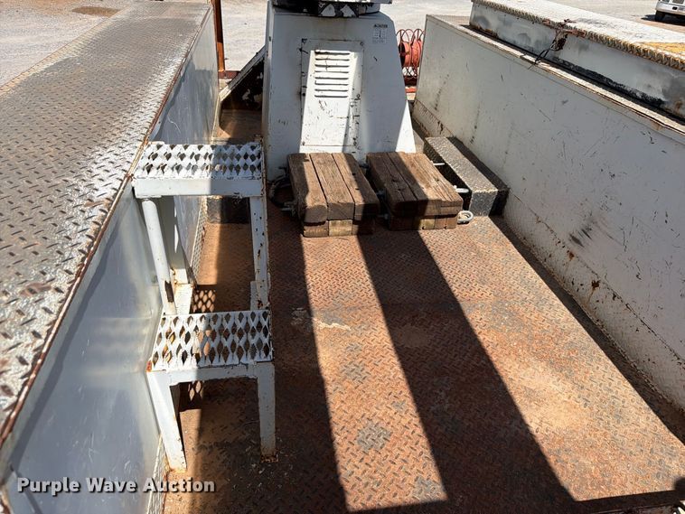 image for item EW8810 2001 International 4700 bucket truck