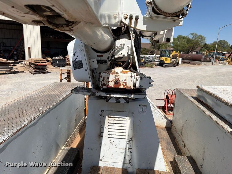 image for item EW8810 2001 International 4700 bucket truck