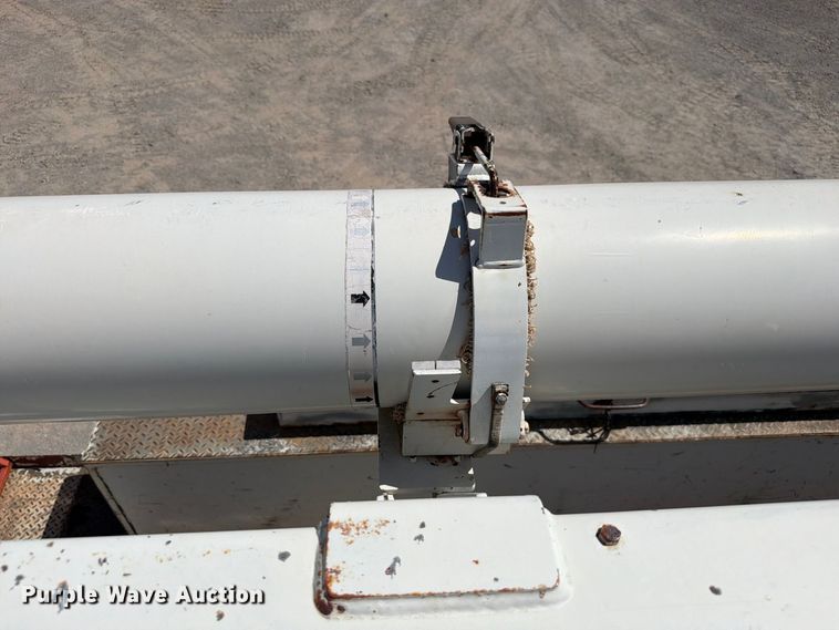 image for item EW8810 2001 International 4700 bucket truck