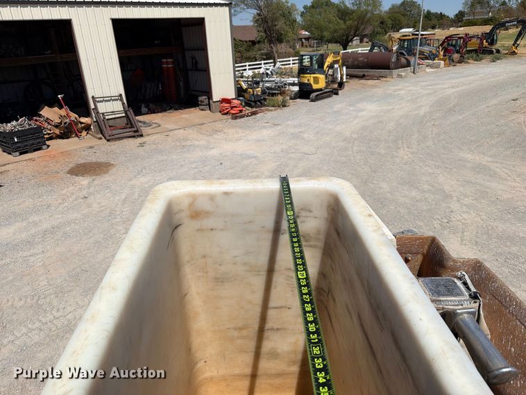 image for item EW8810 2001 International 4700 bucket truck