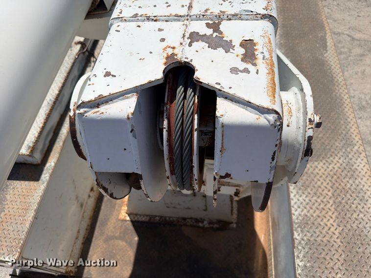image for item EW8810 2001 International 4700 bucket truck
