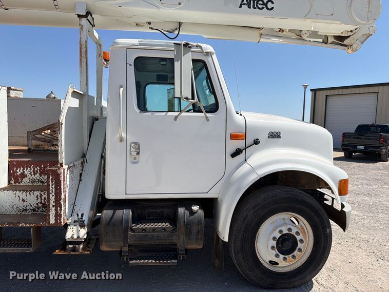 image for item EW8810 2001 International 4700 bucket truck