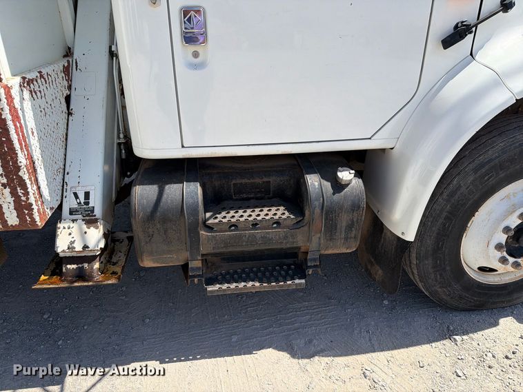 image for item EW8810 2001 International 4700 bucket truck