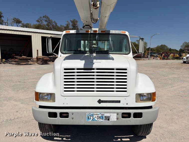 image for item EW8810 2001 International 4700 bucket truck