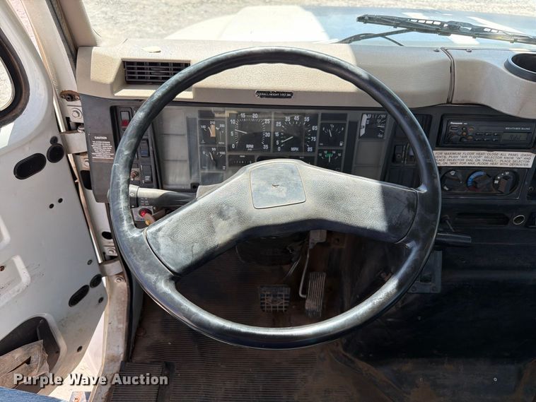 image for item EW8810 2001 International 4700 bucket truck