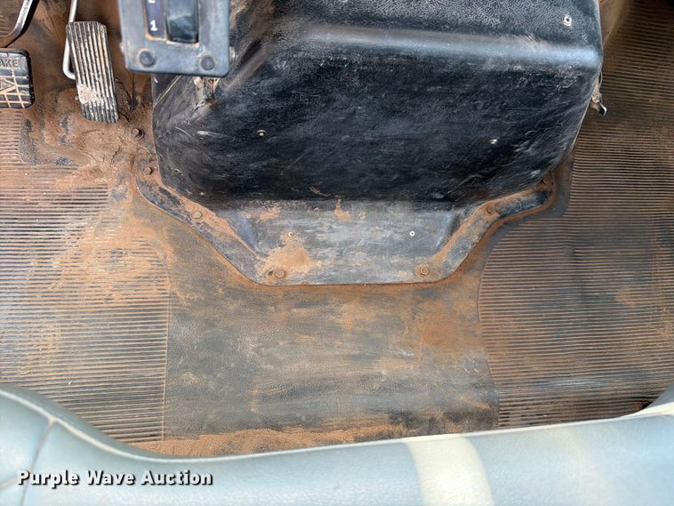 image for item EW8810 2001 International 4700 bucket truck
