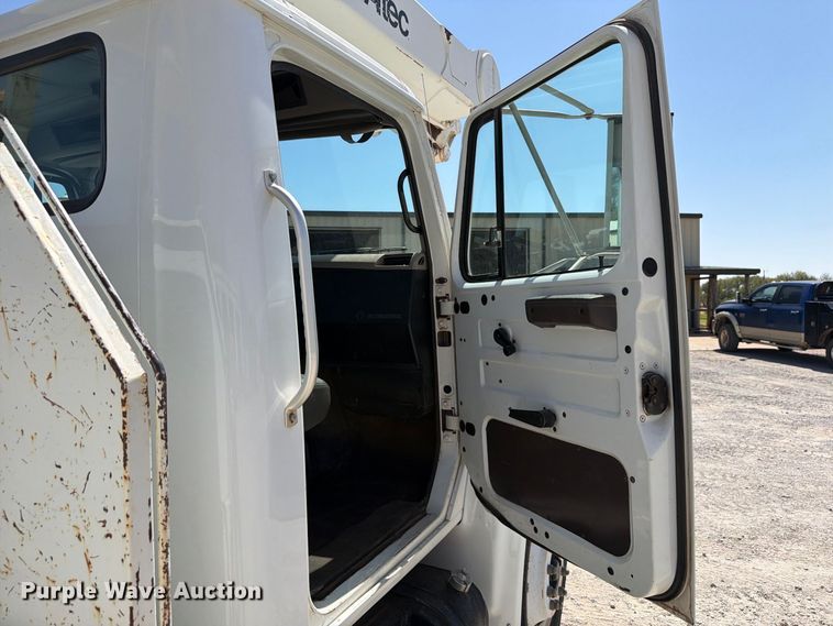image for item EW8810 2001 International 4700 bucket truck