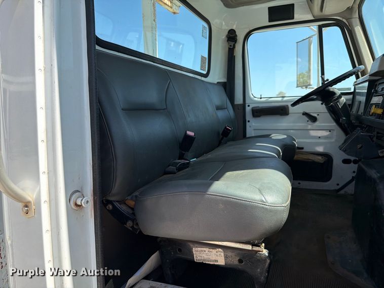 image for item EW8810 2001 International 4700 bucket truck