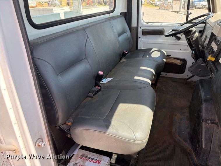 image for item EW8810 2001 International 4700 bucket truck