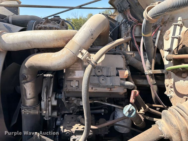 image for item EW8810 2001 International 4700 bucket truck