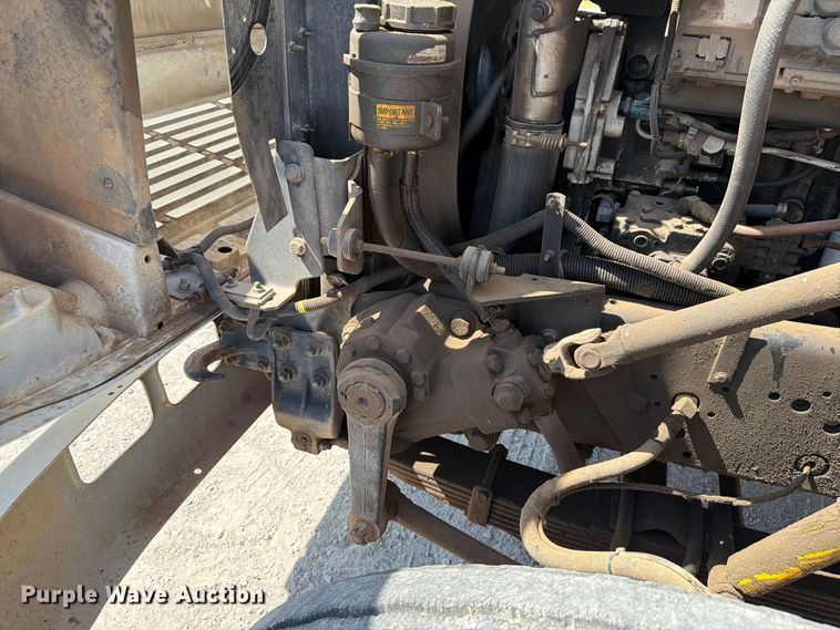 image for item EW8810 2001 International 4700 bucket truck