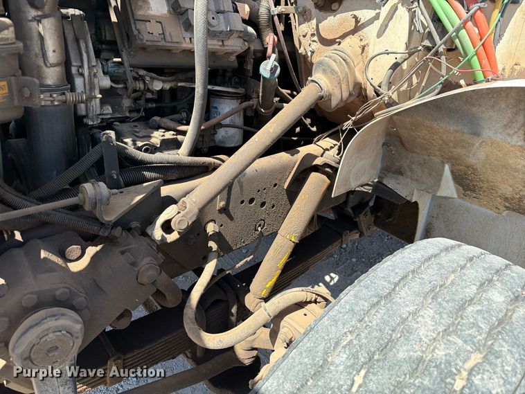 image for item EW8810 2001 International 4700 bucket truck