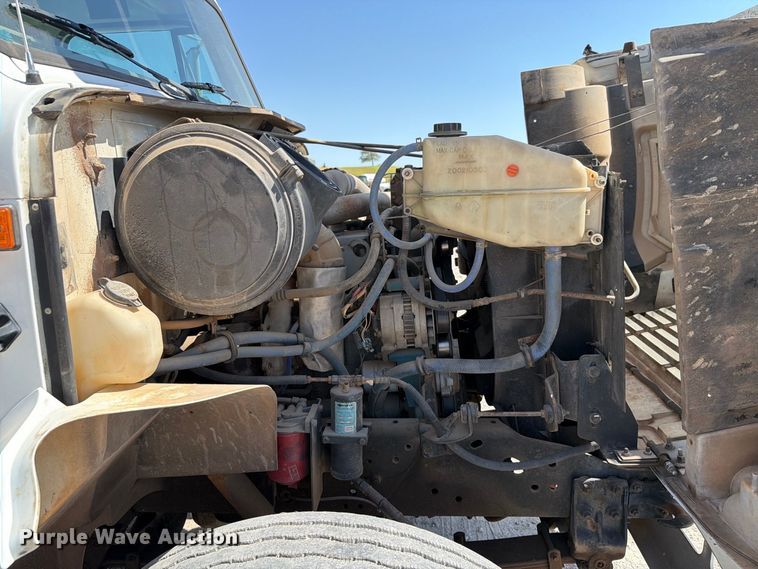 image for item EW8810 2001 International 4700 bucket truck