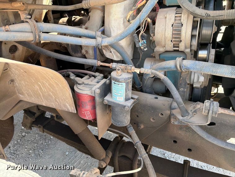 image for item EW8810 2001 International 4700 bucket truck