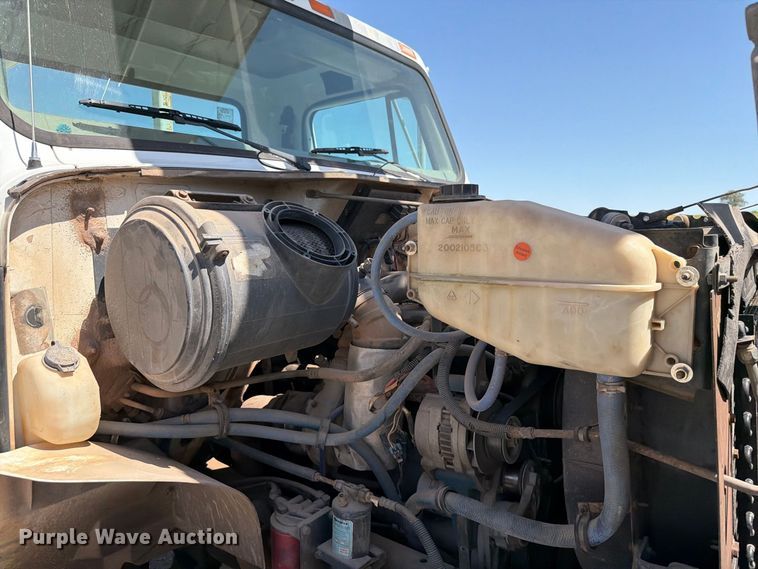 image for item EW8810 2001 International 4700 bucket truck