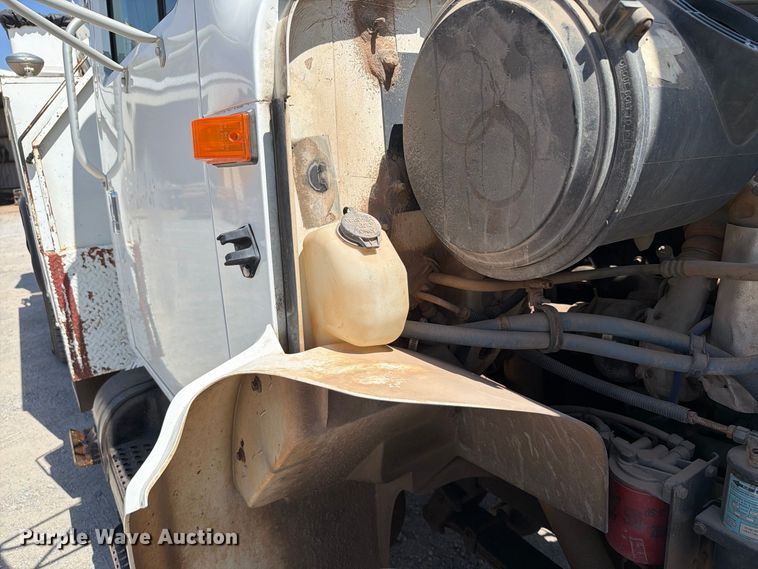 image for item EW8810 2001 International 4700 bucket truck