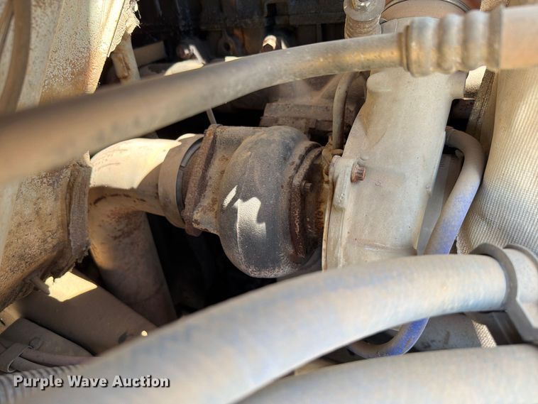 image for item EW8810 2001 International 4700 bucket truck