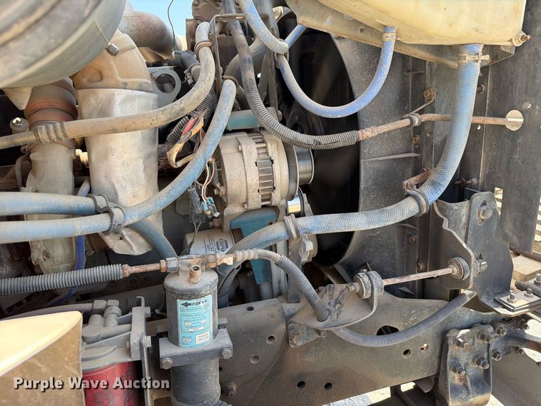 image for item EW8810 2001 International 4700 bucket truck