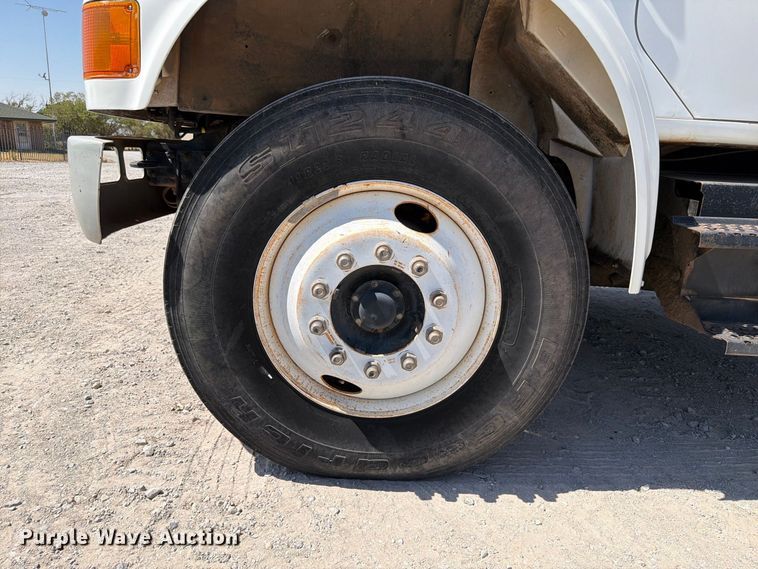image for item EW8810 2001 International 4700 bucket truck