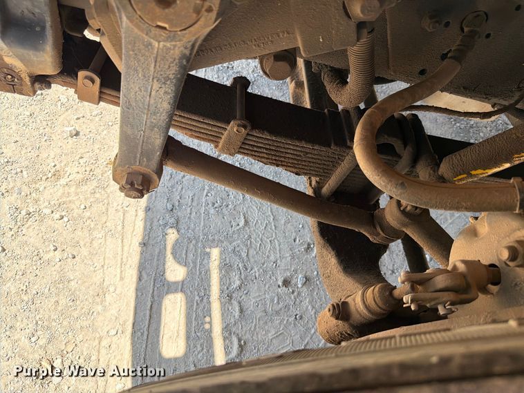 image for item EW8810 2001 International 4700 bucket truck