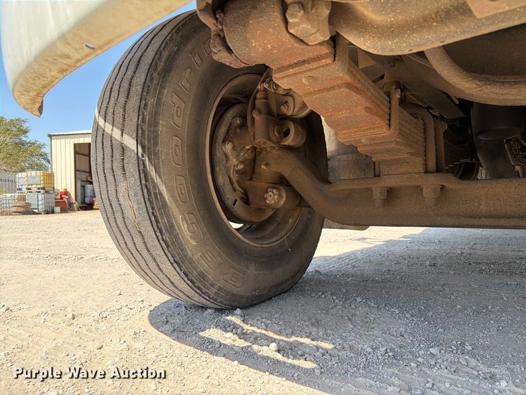 image for item EW8810 2001 International 4700 bucket truck