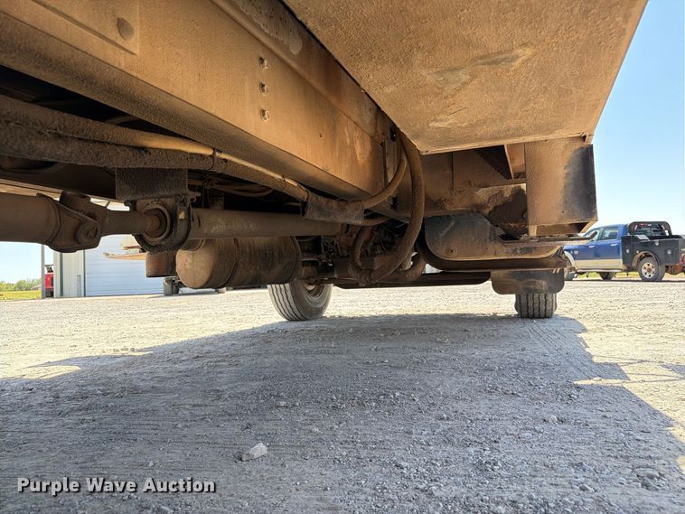 image for item EW8810 2001 International 4700 bucket truck