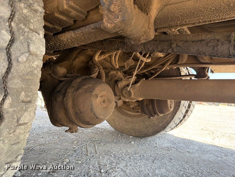 image for item EW8810 2001 International 4700 bucket truck