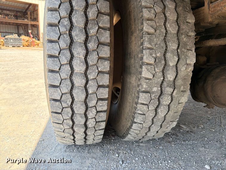 image for item EW8810 2001 International 4700 bucket truck
