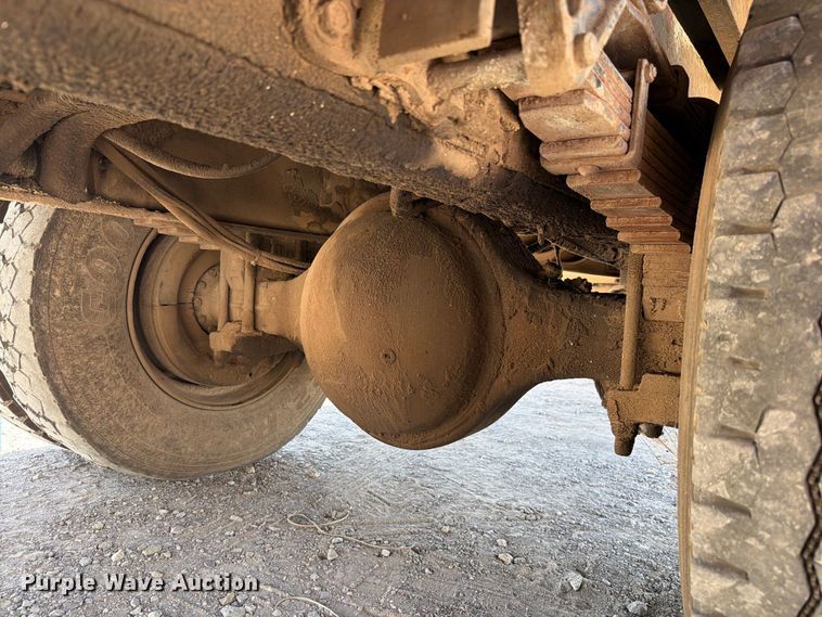 image for item EW8810 2001 International 4700 bucket truck